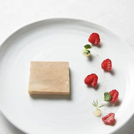 Relais & Chateaux La Maison Des Tetes فندق