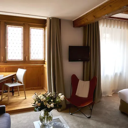 Relais & Chateaux La Maison Des Tetes فندق