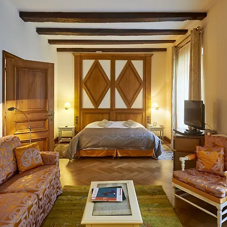 Relais & Chateaux La Maison Des Tetes فندق