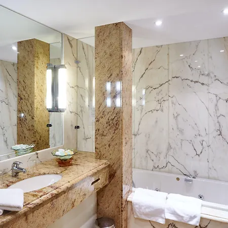 Relais & Chateaux La Maison Des Tetes Hotel