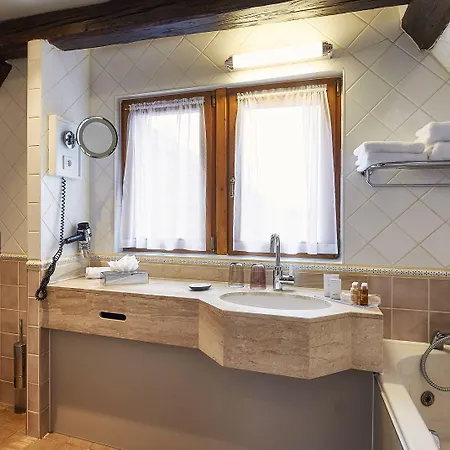 Relais & Chateaux La Maison Des Tetes Hotel 5*
