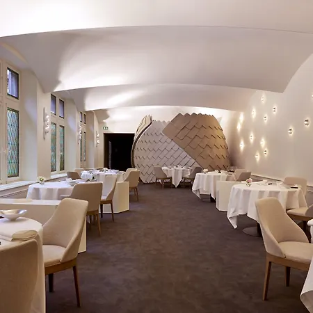 فندق Relais & Chateaux La Maison Des Tetes 5*