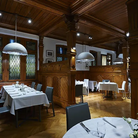 Relais & Chateaux La Maison Des Tetes Hotel 5*