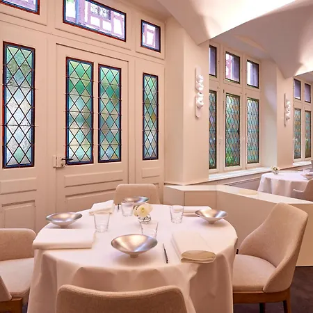 Relais & Chateaux La Maison Des Tetes فندق 5*