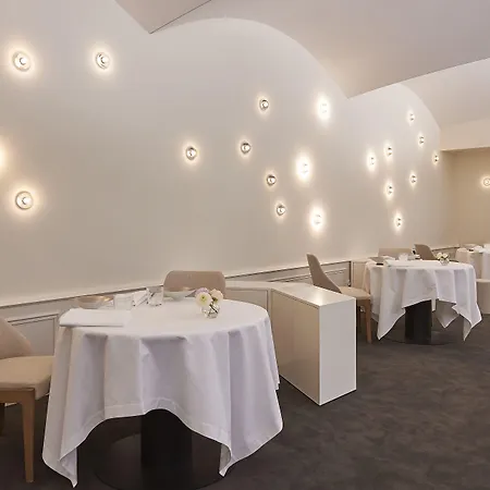 Relais & Chateaux La Maison Des Tetes 5* كولمار