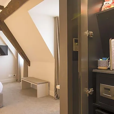 Отель Relais & Chateaux La Maison Des Tetes 5*