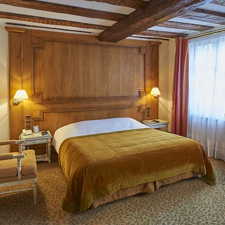 فندق Relais & Chateaux La Maison Des Tetes كولمار