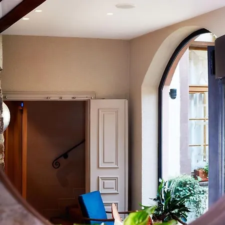 Relais & Chateaux La Maison Des Tetes فندق كولمار