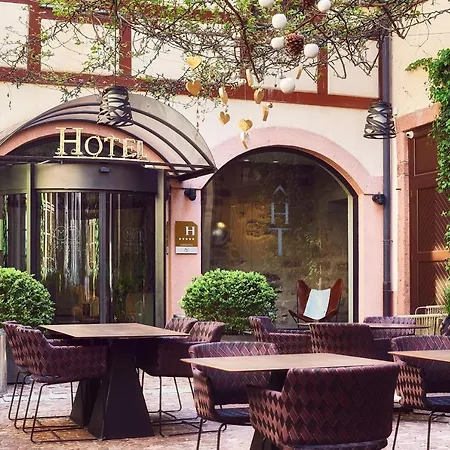 Relais & Chateaux La Maison Des Tetes 5* كولمار