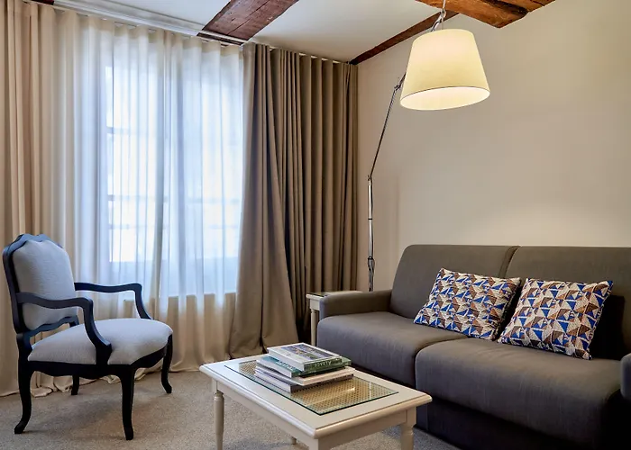 Relais & Chateaux La Maison Des Tetes מלון 5*