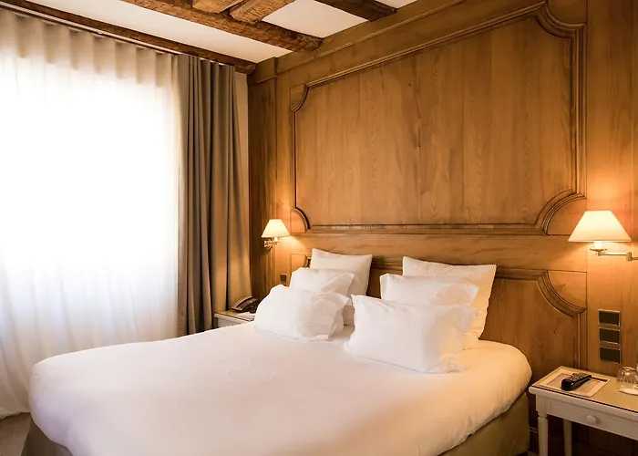 מלון Relais & Chateaux La Maison Des Tetes 5*